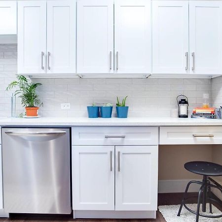 Gorgeous 2Br Condo W Parking Patio Coffee! Calgary Zewnętrze zdjęcie
