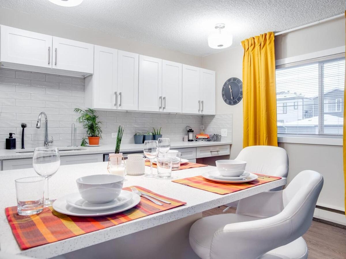 Gorgeous 2Br Condo W Parking Patio Coffee! Calgary Zewnętrze zdjęcie