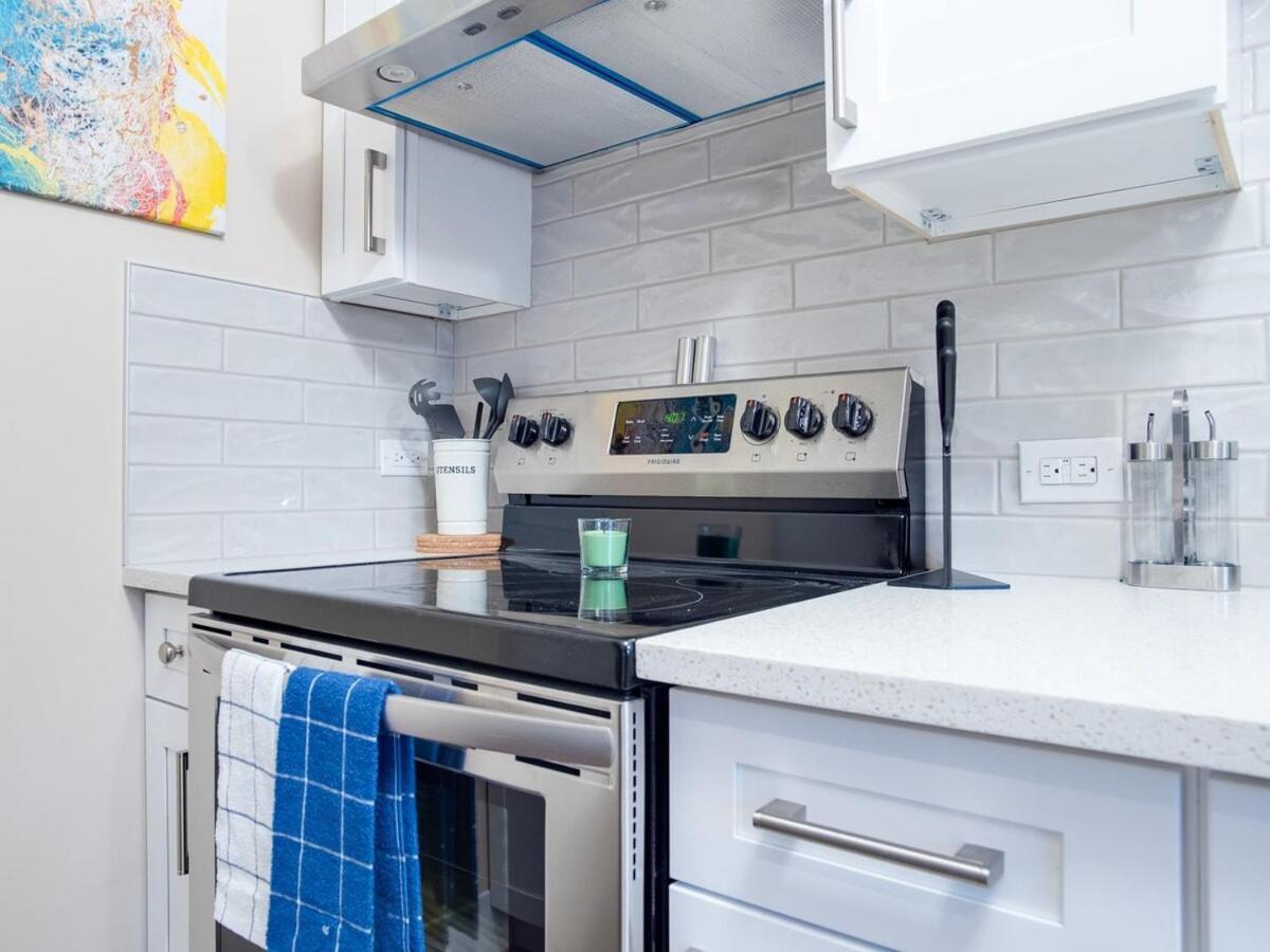 Gorgeous 2Br Condo W Parking Patio Coffee! Calgary Zewnętrze zdjęcie