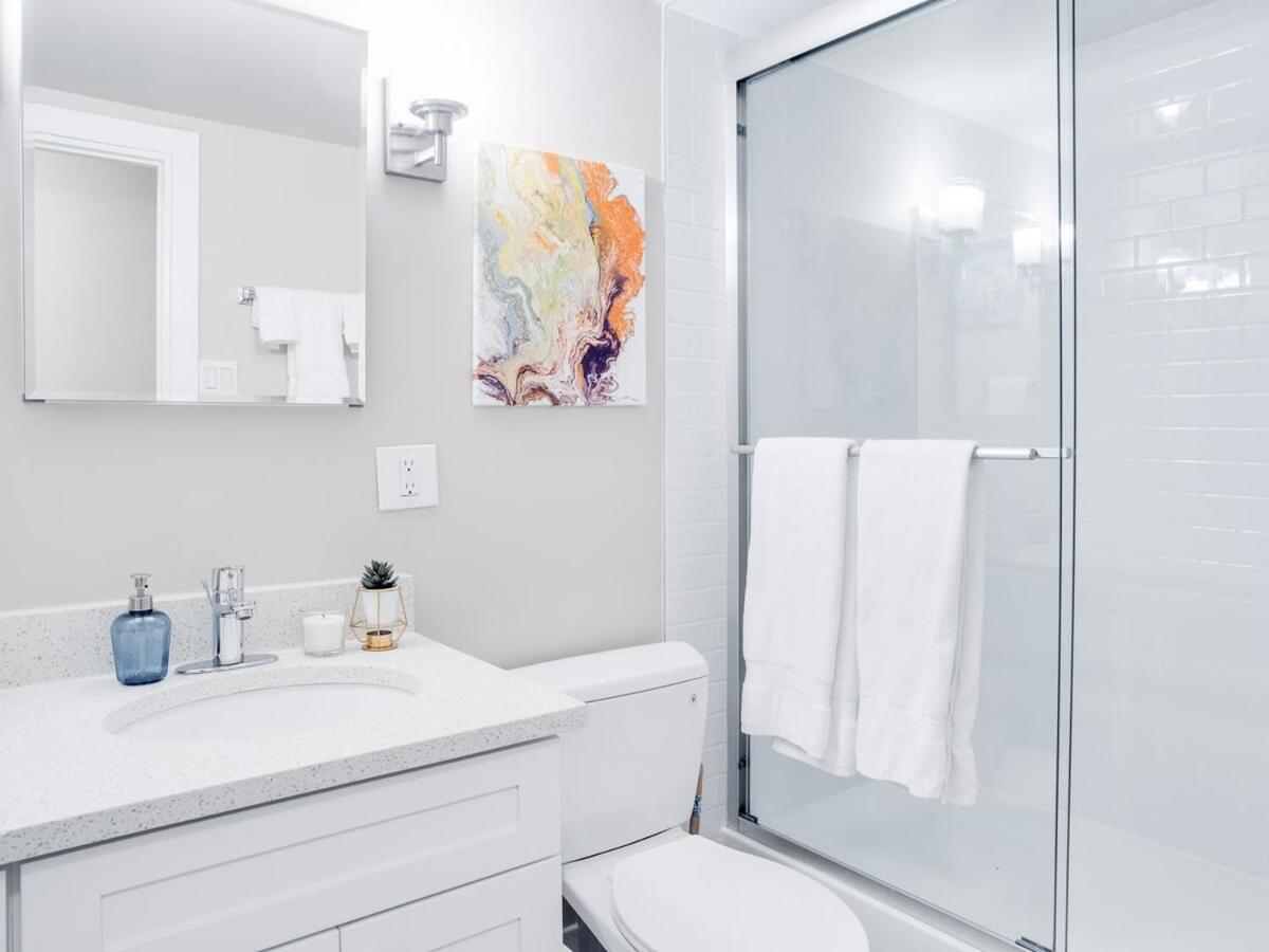 Gorgeous 2Br Condo W Parking Patio Coffee! Calgary Zewnętrze zdjęcie