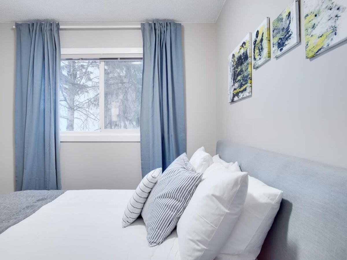 Gorgeous 2Br Condo W Parking Patio Coffee! Calgary Zewnętrze zdjęcie
