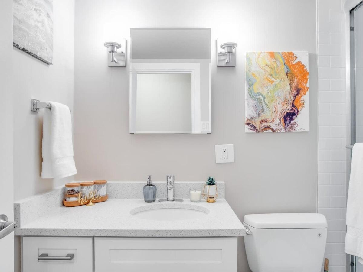 Gorgeous 2Br Condo W Parking Patio Coffee! Calgary Zewnętrze zdjęcie