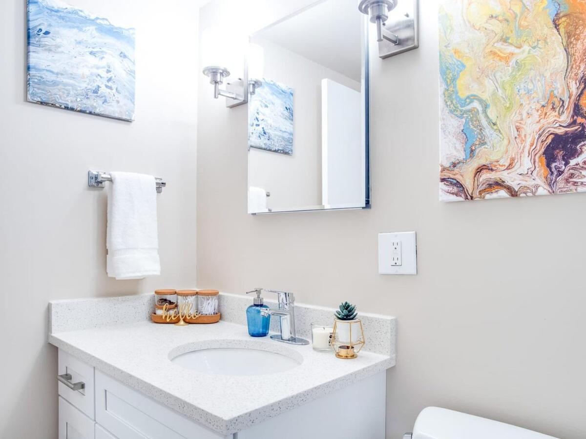 Gorgeous 2Br Condo W Parking Patio Coffee! Calgary Zewnętrze zdjęcie