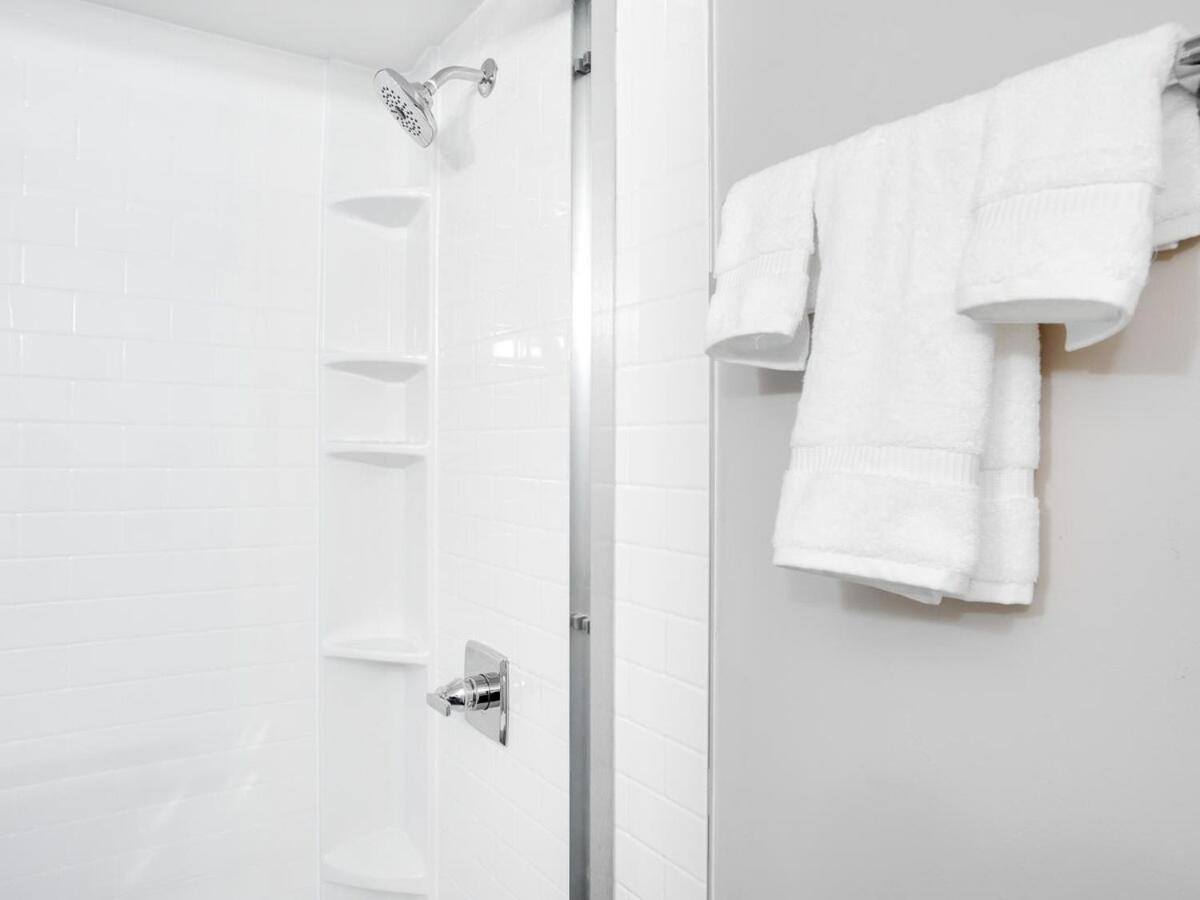 Gorgeous 2Br Condo W Parking Patio Coffee! Calgary Zewnętrze zdjęcie