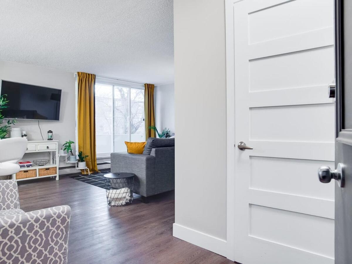 Gorgeous 2Br Condo W Parking Patio Coffee! Calgary Zewnętrze zdjęcie