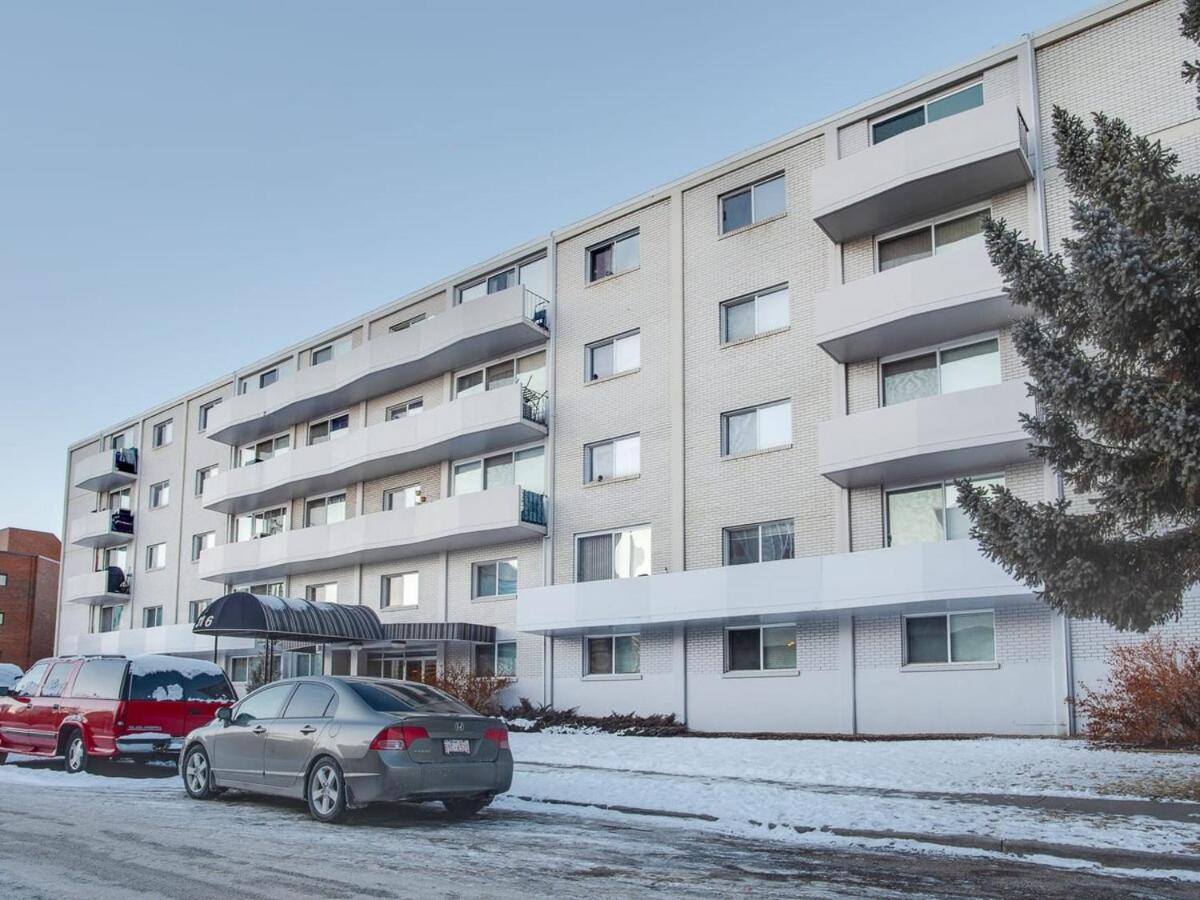 Gorgeous 2Br Condo W Parking Patio Coffee! Calgary Zewnętrze zdjęcie