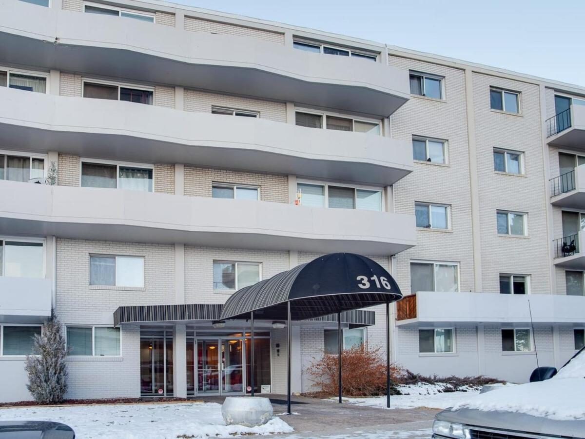 Gorgeous 2Br Condo W Parking Patio Coffee! Calgary Zewnętrze zdjęcie