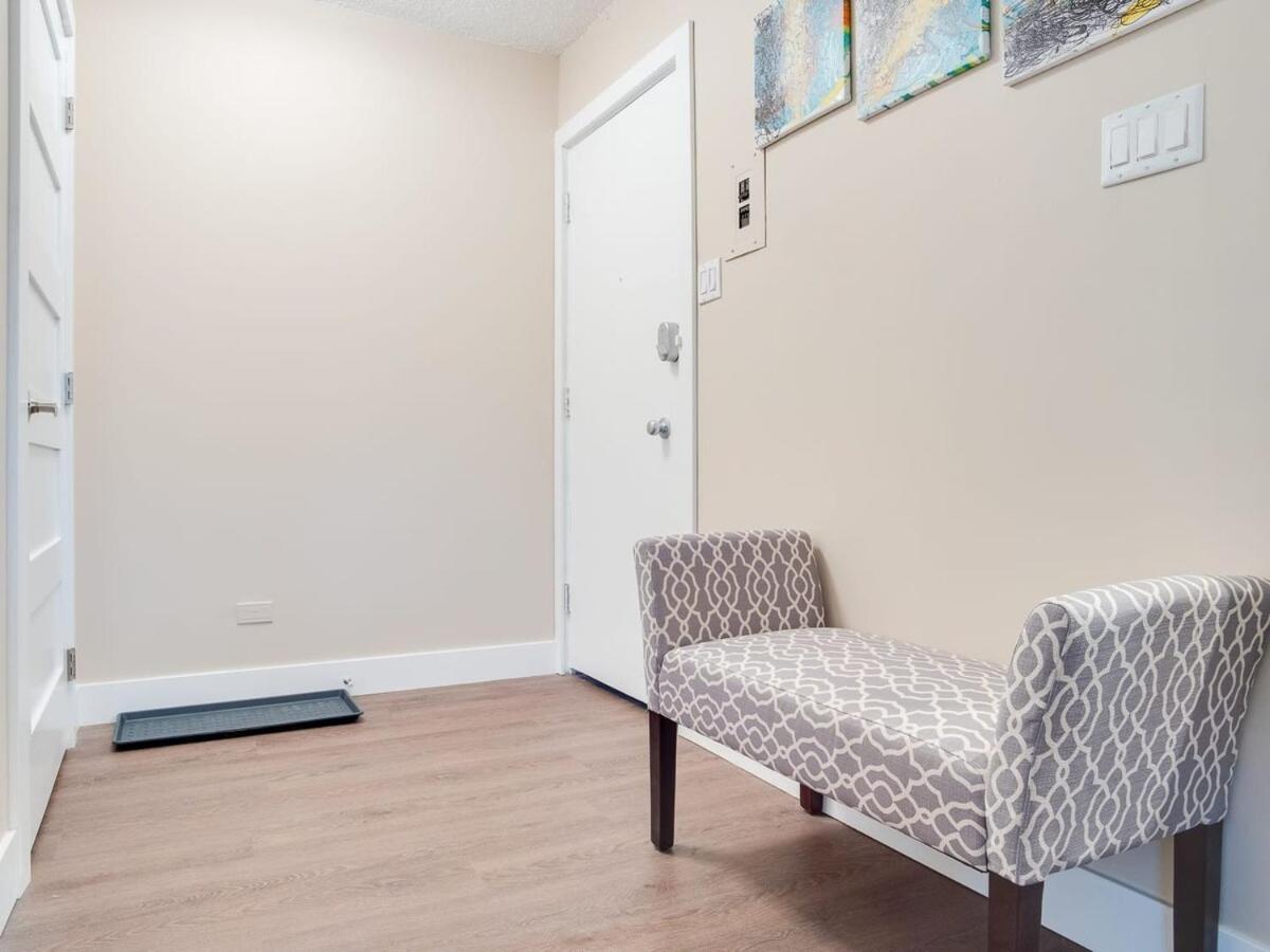 Gorgeous 2Br Condo W Parking Patio Coffee! Calgary Zewnętrze zdjęcie