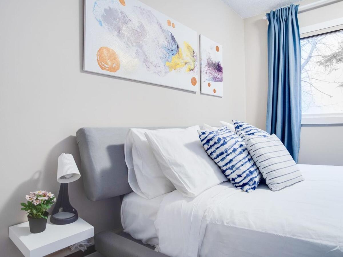 Gorgeous 2Br Condo W Parking Patio Coffee! Calgary Zewnętrze zdjęcie