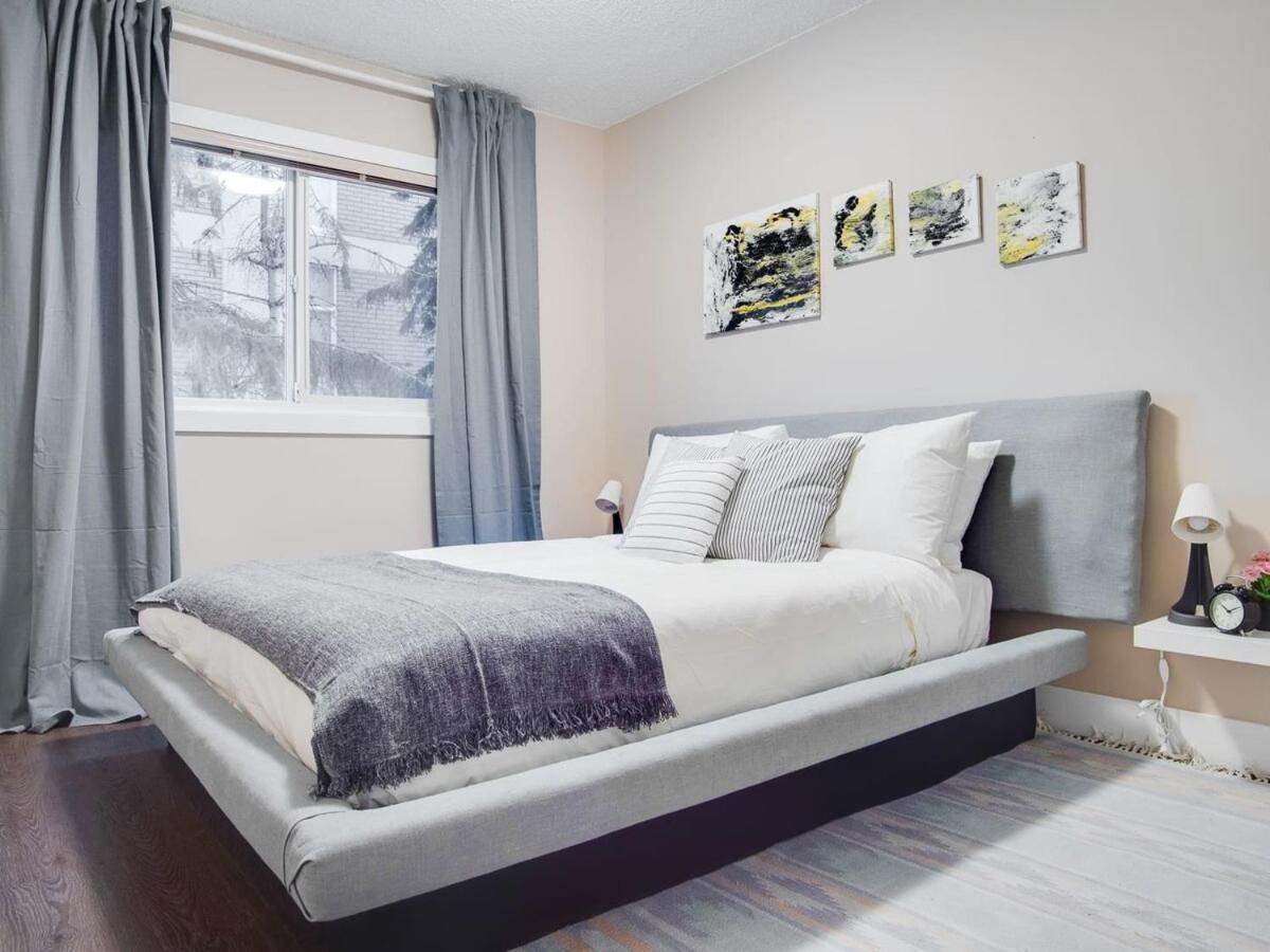 Gorgeous 2Br Condo W Parking Patio Coffee! Calgary Zewnętrze zdjęcie
