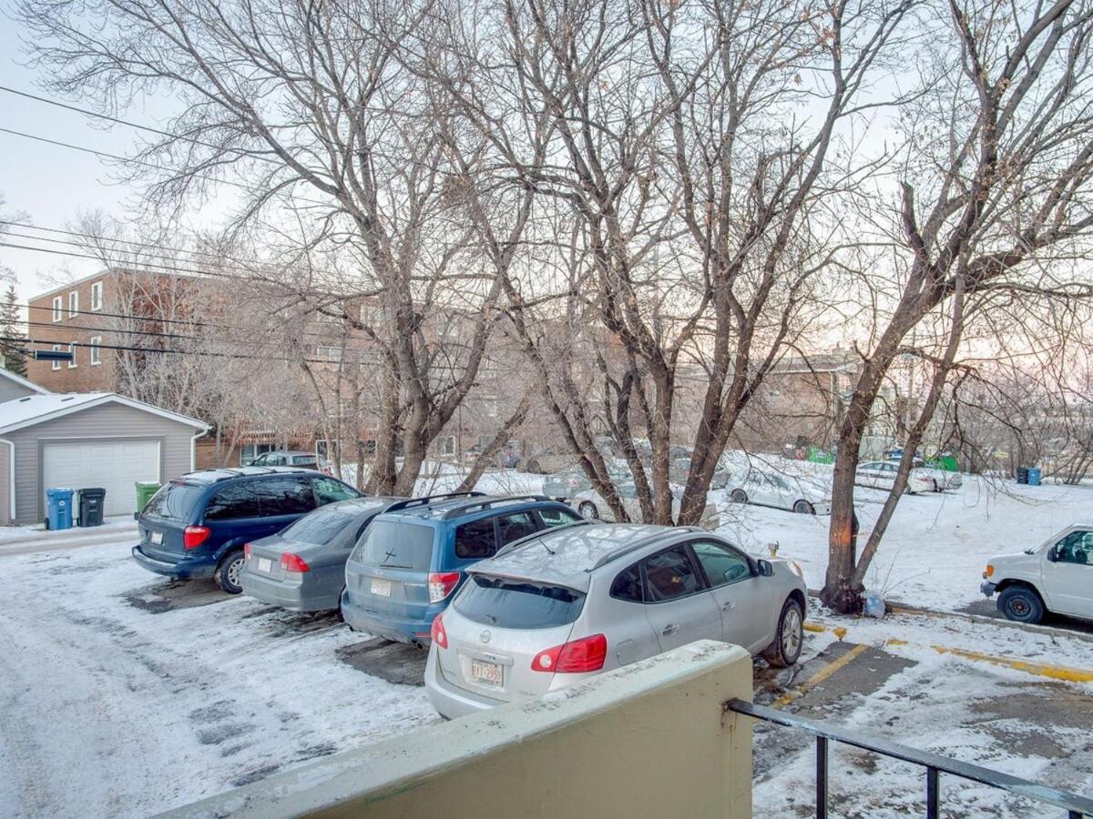 Gorgeous 2Br Condo W Parking Patio Coffee! Calgary Zewnętrze zdjęcie