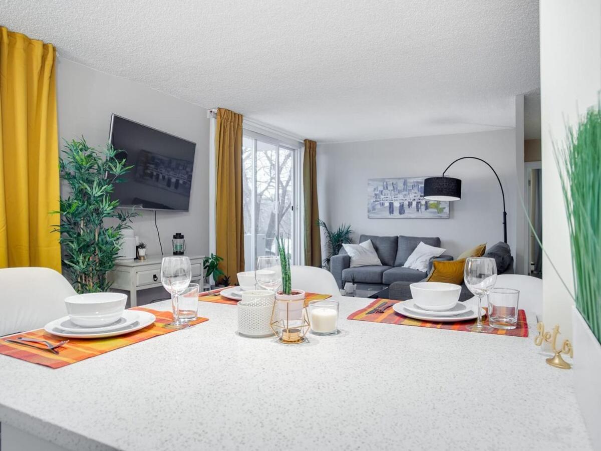Gorgeous 2Br Condo W Parking Patio Coffee! Calgary Zewnętrze zdjęcie