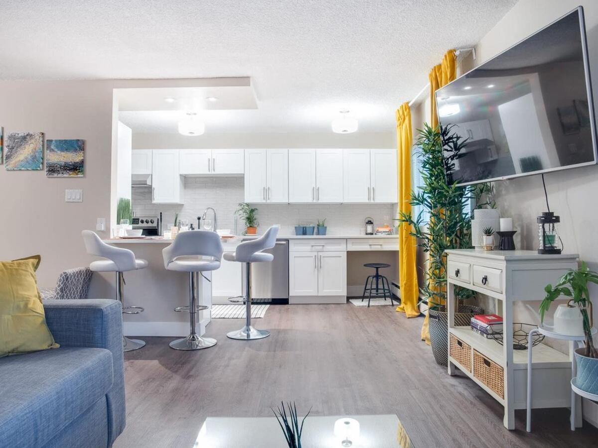 Gorgeous 2Br Condo W Parking Patio Coffee! Calgary Zewnętrze zdjęcie