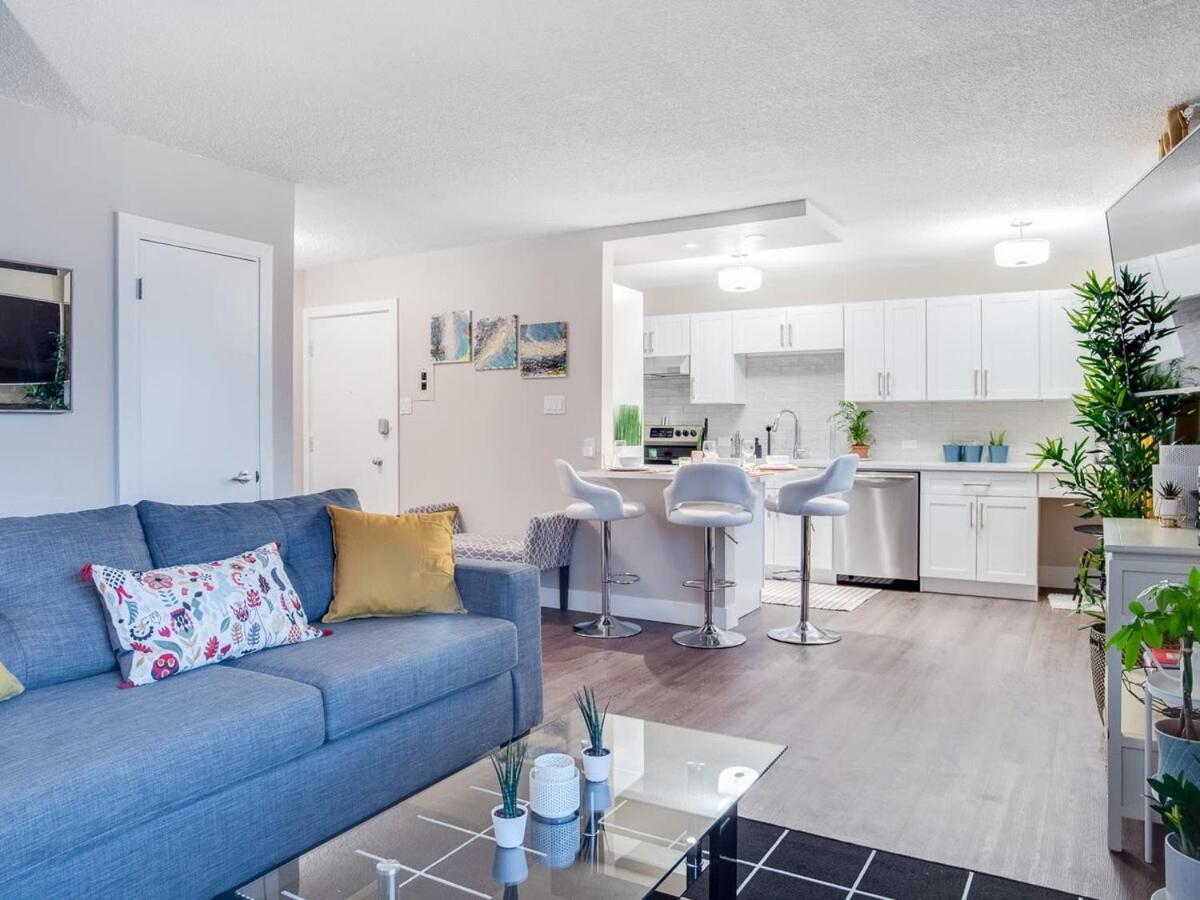 Gorgeous 2Br Condo W Parking Patio Coffee! Calgary Zewnętrze zdjęcie